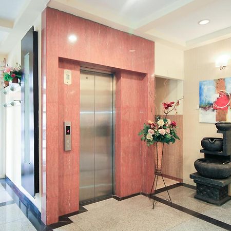 Super Oyo Capital O 175 K-60 Residence Surabaya Eksteriør billede