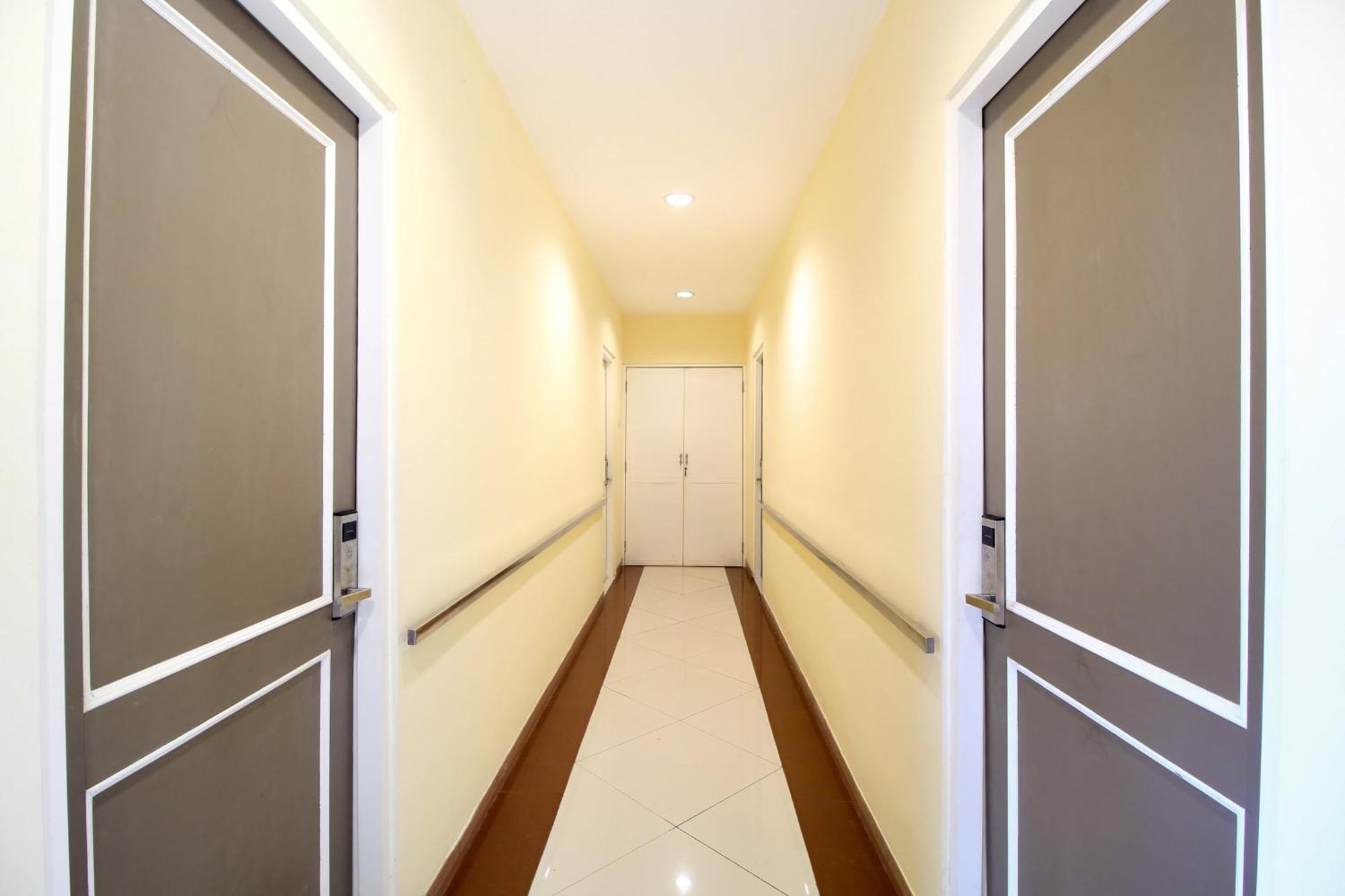 Super Oyo Capital O 175 K-60 Residence Surabaya Eksteriør billede