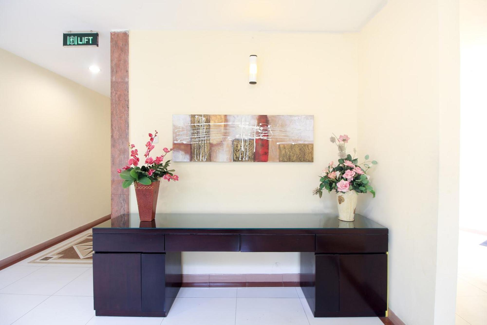 Super Oyo Capital O 175 K-60 Residence Surabaya Eksteriør billede
