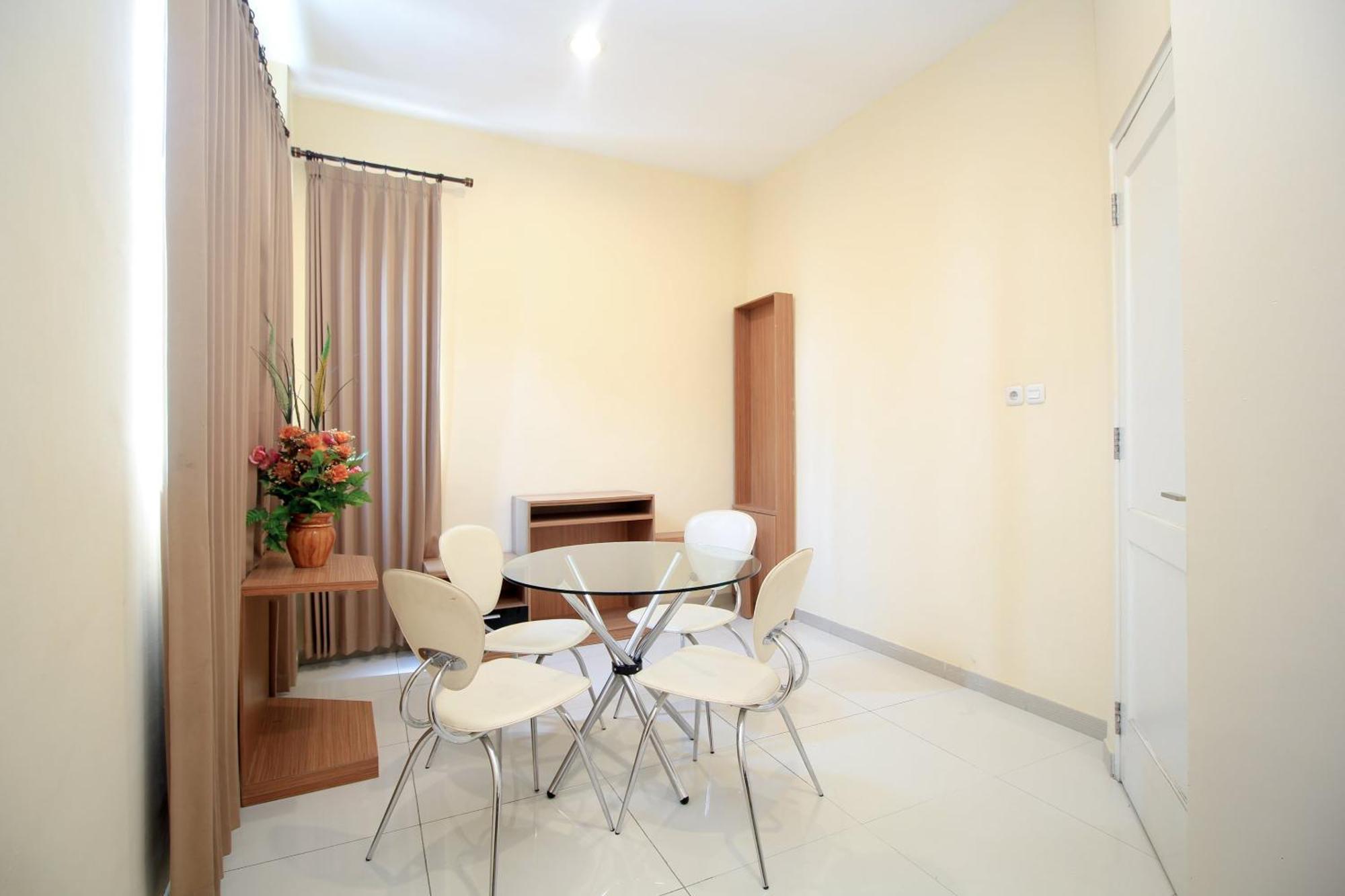 Super Oyo Capital O 175 K-60 Residence Surabaya Eksteriør billede